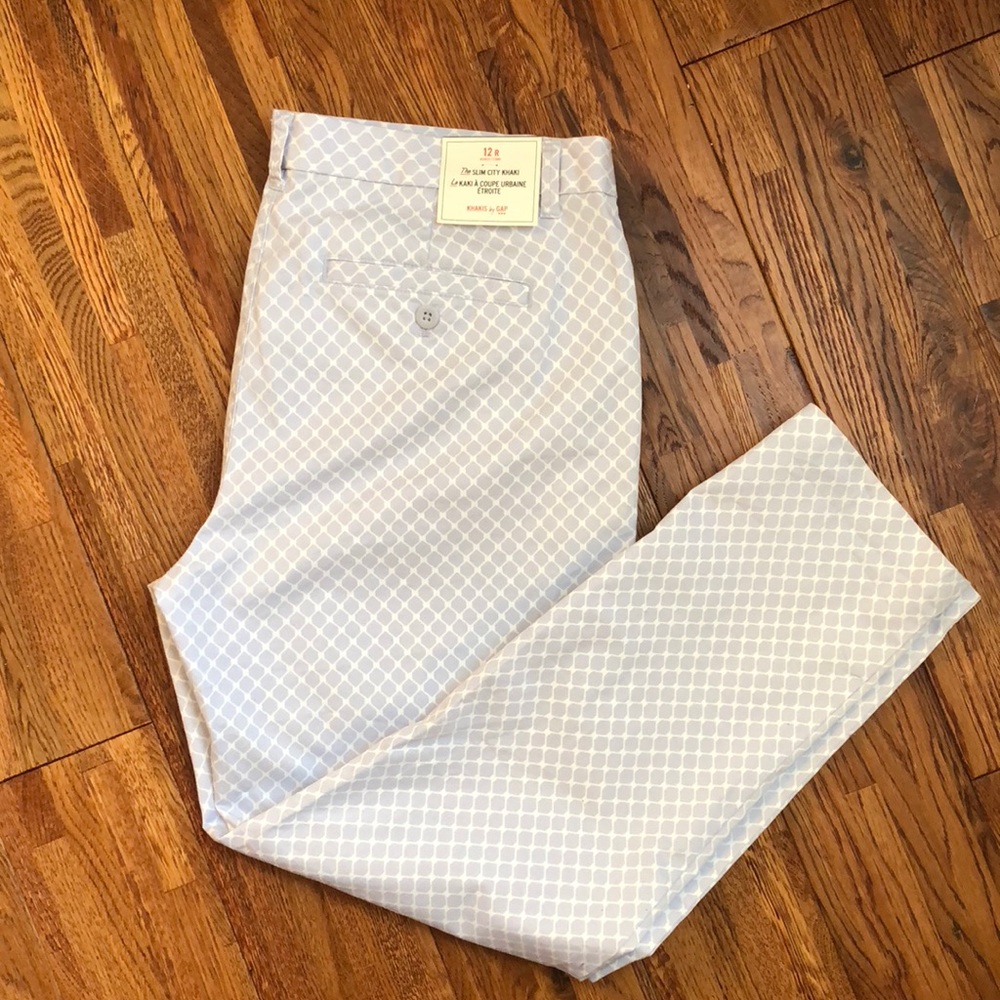 Gap Gray and White Slim City Kahkis